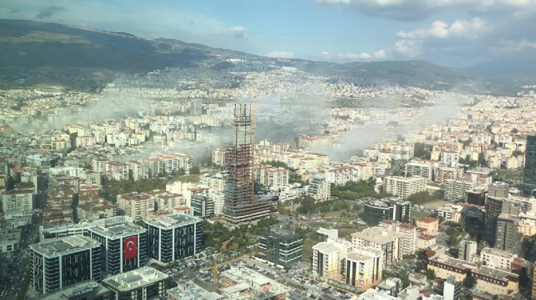 İzmir depremi sonrası ürküten manzara