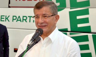Gelecek Partisi’nde kongre tamamlandı! Davutoğlu yeniden başkan seçildi