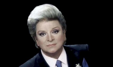 Zeki Müren : Şimdi Uzaklardasın