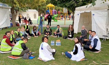 Dünya Doktorları İzmir’i yalnız bırakmıyor