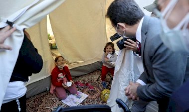 İMAMOĞLU’NDAN İZMİR DEPREMİNİN SİMGE BEBEKLERİ AYDA VE ELİF’E ZİYARET