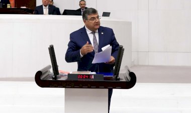 Milletvekili Sındır, “öğretmenlere maaş düşük, atama yok”