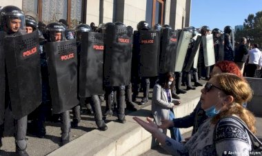 Ermenistan'da binlerce kişi Dağlık Karabağ anlaşmasını protesto etti