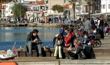 FOÇADA ESNAF İŞİ TEZGAHA DÖKTÜ