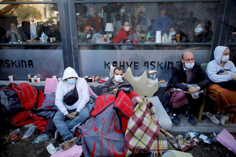 İzmir depreminde hayatını kaybedenlerin sayısı 69'a yükseldi