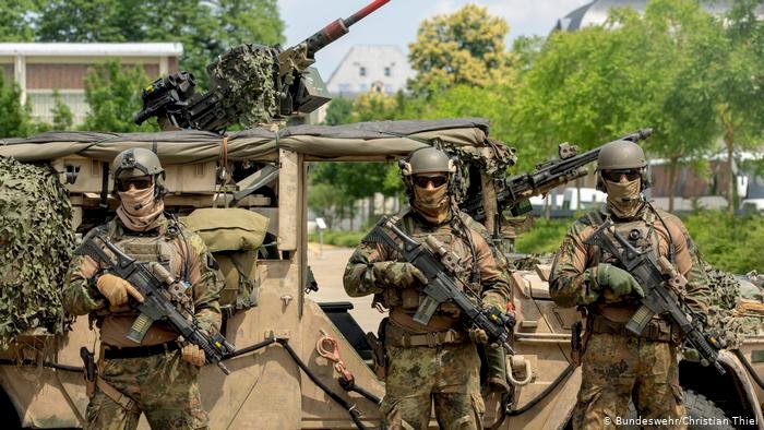 Alman Savunma Bakanı: Değişime ayak uydurmamız gerekiyor