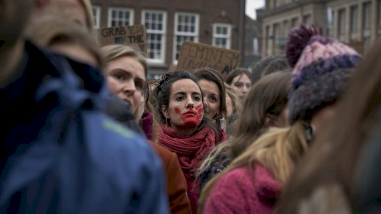 Hollanda'da hamile kadınların yarıya yakını ayrımcılığa uğradıklarını söylüyor