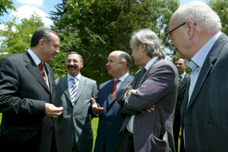 AK Parti’ye bakarak düne ve bugüne dair bir dizi sorum var.. Hazır mısınız?