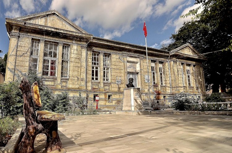 Tarihi yapılar ayağa kalkıyor