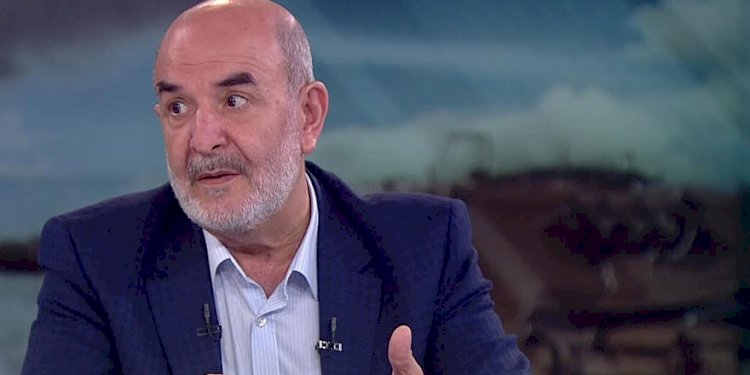 Ahmet Taşgetiren   Gittikçe artıyor yalnızlığımız