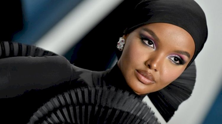 Halima Aden: İlk tesettürlü model, 'Namazlarımı kaçırdım, otel odalarında ağladım' diyerek mankenliği bıraktı