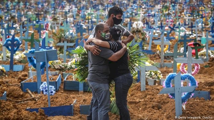 Koronavirüsten ölümler 1,5 milyona yaklaşıyor
