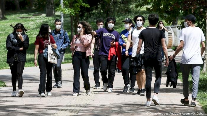 Türkiye: Uzmanlar tam kapanma talep ediyor