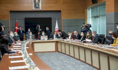 Adalet Bakanı Gül, TBMM Adalet ve İnsan Hakları Komisyonu üyelerinin önerilerini aldı