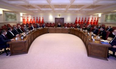 Geçmişin yanlışlarını günümüz yanlışlarından sonra tekrarlamak yanlıştır…