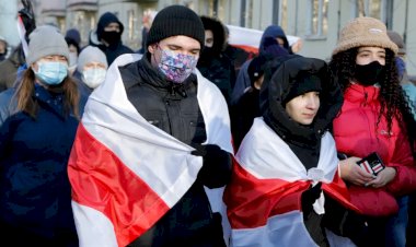 Dozens Detained in Belarus at Anti-Lukashenko Marches