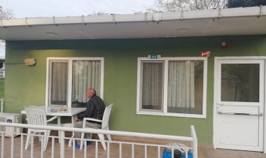 OTELDE KALAN EVSİZ VATANDAŞLAR İBB MİSAFİRHANESİNE NAKLEDİLDİ