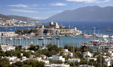 KORONAVİRÜS BODRUM'A İLGİYİ DURDURMADI!