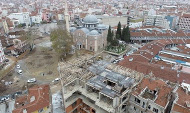 Paşa Camisi’nin siluetine gölge     düşüren binalarda çalışma başladı