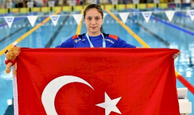Milli yüzücü Merve Tuncel’den dünya rekoru