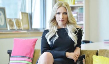 İlber Ortaylı Karşıdaki Kıza 'Maşallah Şuna Bak' Diyor