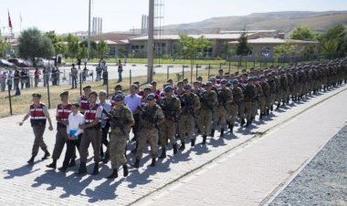 Times müebbet hapis cezası alan askeri öğrencileri yazdı: Türkiye'de sonu gelmeyen tasfiye süreci
