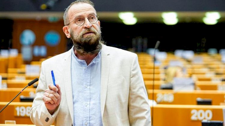 Brüksel'de bir Avrupa milletvekili grup seks partisinde yakalandı, görevinden istifa etti