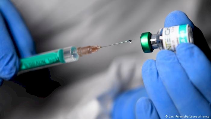 Biontech ve Pfizer'in aşısına ilk izin İngiltere'den