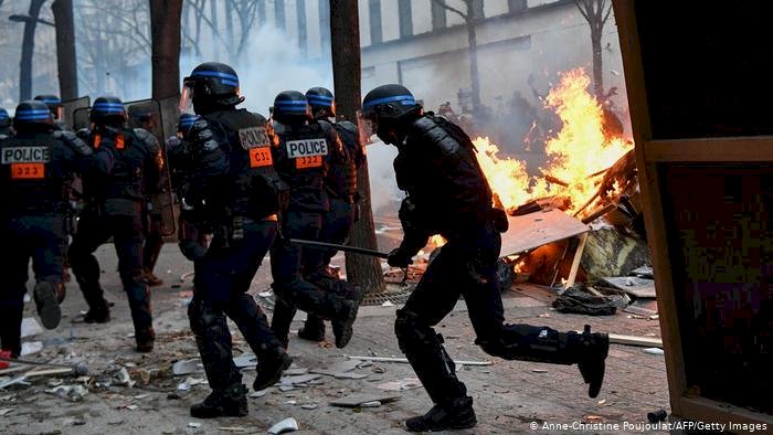 Paris'te protestolara şiddet karıştı