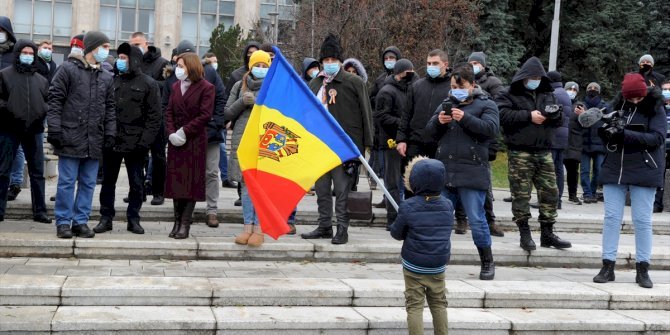 Moldova’da halk sokağa döküldü