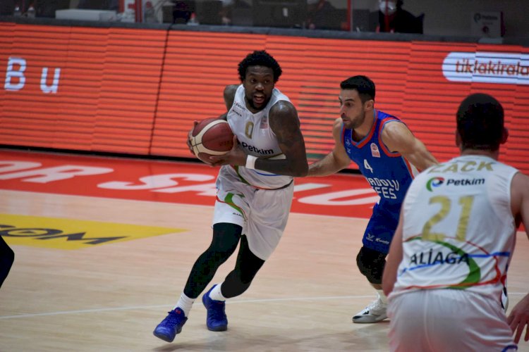ING Basketbol Süper Ligi'nin 11. haftasında Anadolu Efes, Aliağa’da 75-71 kazandı.