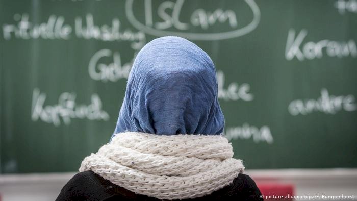 Avusturya Anayasa Mahkemesi’nden başörtüsü kararı