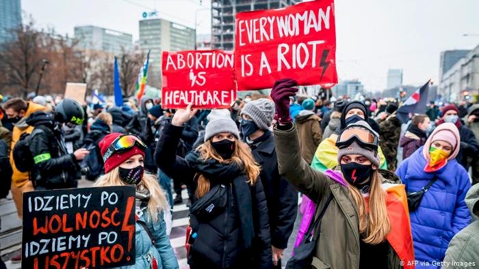 Polonya'da kürtaj yasağı protestoları sürüyor
