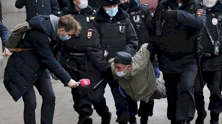 Sınır Tanımayan Gazeteciler: Dünyada 400’e yakın gazeteci, yılbaşını cezaevinde geçirecek