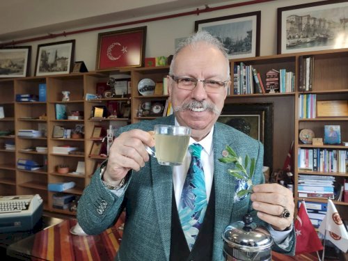 Prof. Dr. Oğuz Özyaral açıkladı. Zeytin yaprağı çayı  koronayı kaçırıyor!