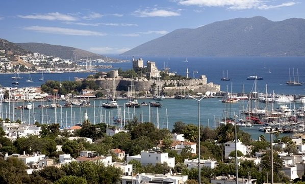 KORONAVİRÜS BODRUM'A İLGİYİ DURDURMADI!