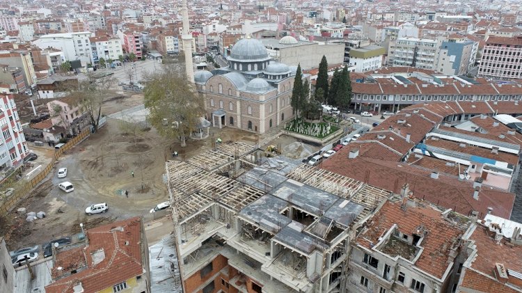 Paşa Camisi’nin siluetine gölge     düşüren binalarda çalışma başladı