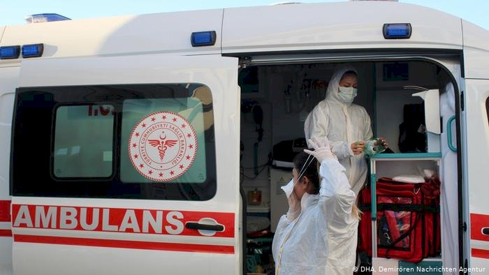 Türkiye'de her 10 koronavirüs hastasından 1'i sağlık çalışanı