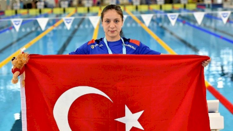 Milli yüzücü Merve Tuncel’den dünya rekoru