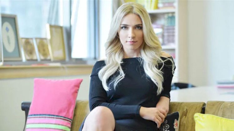 İlber Ortaylı Karşıdaki Kıza 'Maşallah Şuna Bak' Diyor