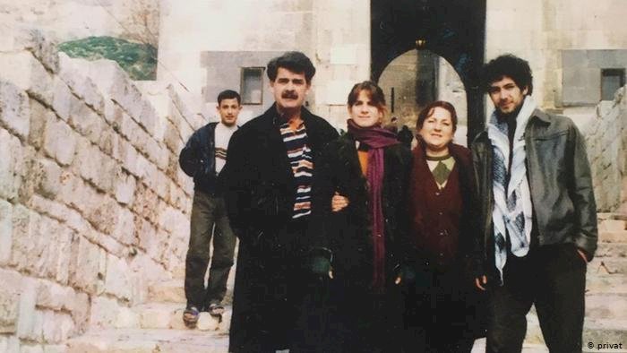 Çıplak arama tartışmaları: "İspatı yok olan ailem"