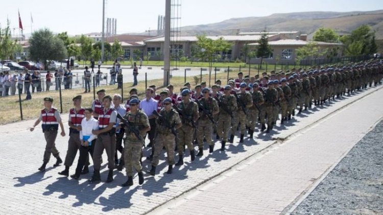 Times müebbet hapis cezası alan askeri öğrencileri yazdı: Türkiye'de sonu gelmeyen tasfiye süreci