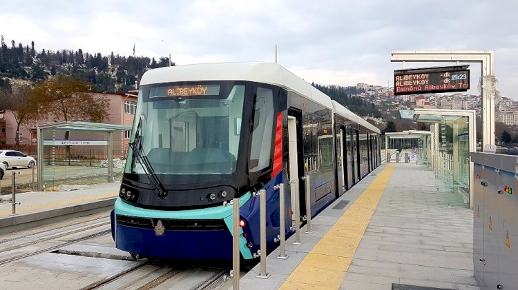 İSTANBULLULARA YENİ YIL HEDİYESİ YENİ TRAMVAY