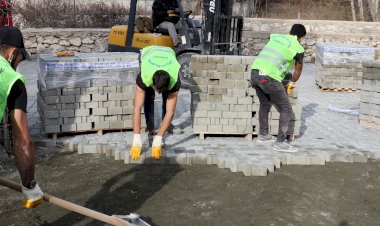 SOĞUCAK'TA YOLLAR KİLİT PARKE İLE KAPLANIYOR