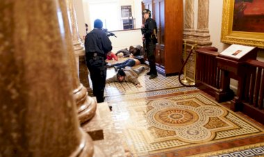 US Capitol on Lockdown as Trump Protesters Breach Congress
