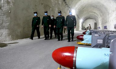 İran Basra Körfezi'nde kurduğu yer altına gizlenmiş füze üssünü tanıttı
