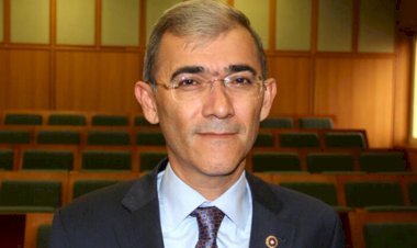 Mehmet Doğan KUBAT 27. Dönem İstanbul Milletvekili
