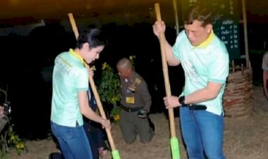 Tayland Kralı'ndan imaj çalışması: Cezaevinde yerleri süpürdü