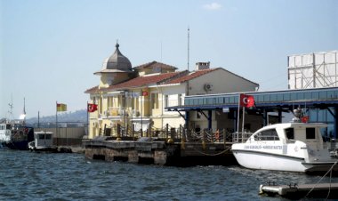 CHP'li Belediye İzmir'de Türk izlerini siliyor