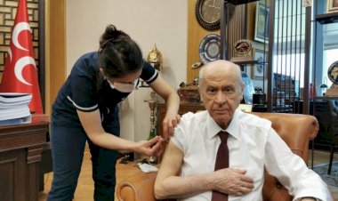 Devlet Bahçeli MHP Genel Merkezi'nde korona virüs aşısı oldu